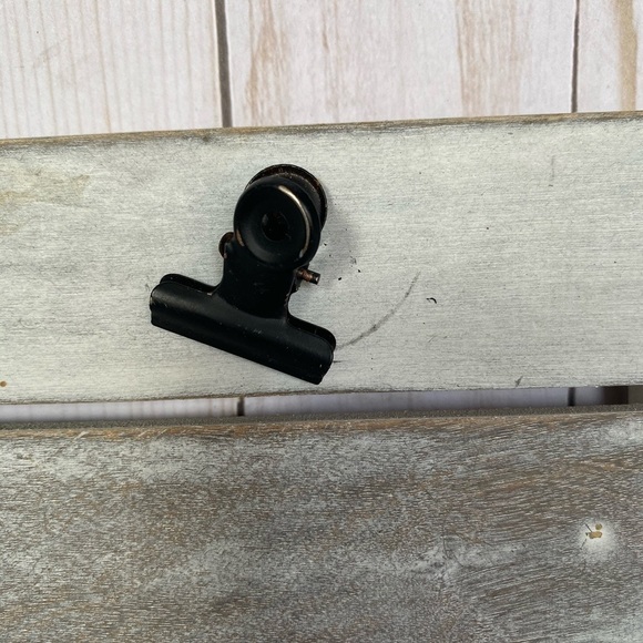 Wooden find joy sign with paper clip - Picture 6 of 6